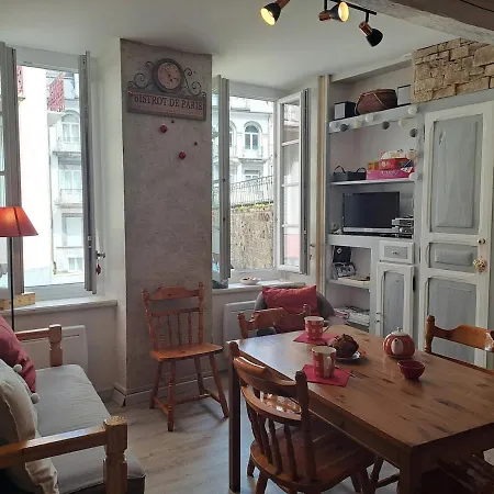 Duplex Cosy - Charme Et Confort A 100 Metres Des Thermes Et Des Sentiers Appartement *