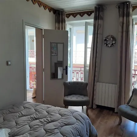 Duplex Cosy - Charme Et Confort A 100 Metres Des Thermes Et Des Sentiers Appartement *