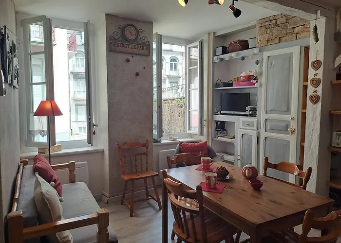 Duplex Cosy - Charme Et Confort A 100 Metres Des Thermes Et Des Sentiers Appartement *