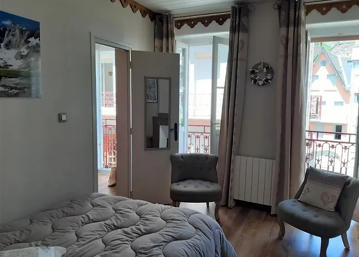 Duplex Cosy - Charme Et Confort A 100 Metres Des Thermes Et Des Sentiers Appartement *